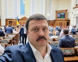 Facebook удалил страницу Деркача за вмешательство в американские президентские выборы 2020