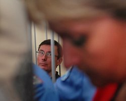 Супруга Луценко: Он нуждается в срочной операции, ему грозит рак