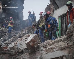 "Количество погибших возросло": из-под завалов многоэтажки в Тернополе достали тело женщины (фото)