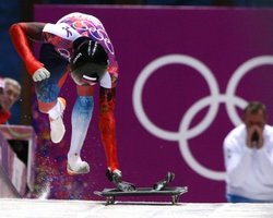 Золото Олимпиады в скелетоне взяла Россия