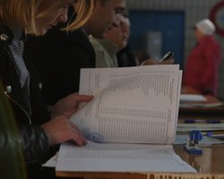 Неизвестные блокировали избирательный участок в центре Запорожья