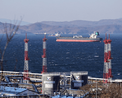 Теневой флот РФ продолжает расти в обход санкций: что это значит для Украины