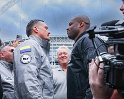 Усик и Дюбуа провели дуэль взглядов на фоне "Уэмбли": британец не выдержал (видео)