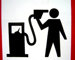 Цены на бензин: автомобилисты пообещали Азарову выйти на Майдан