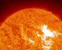 Вспышка на Солнце вызвала резкое повышение радиации на Земле впервые за 20 лет (видео)