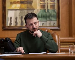 Зеленський погодився обговорити план Трампа, бо іншого варіанту не було, — Axios