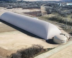 Гигантская надувная батарея хранит энергию на целый день: как это работает (фото)