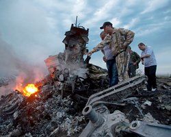 Обнародовано видео первых минут после падения Боинга в Донбассе