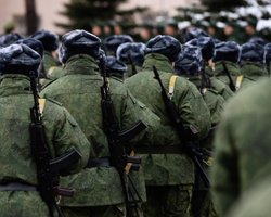 В РФ блокируют выезд мужчин и присылают электронные повестки: готовятся ли к новой войне (фото)