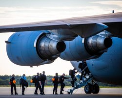 "Затрагивают основу международного порядка": самолет НАТО отследил ракету, упавшую в Польше, — CNN