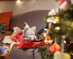 Почти все совершают ошибку: почему нельзя выбрасывать оберточную бумагу в мусор