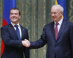 Никаких торговых войн. Медведев и Азаров связались по телефону