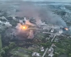 ВС РФ штурмуют улицы Волчанска: бригада "Ярость" показала стычки между домами (видео)