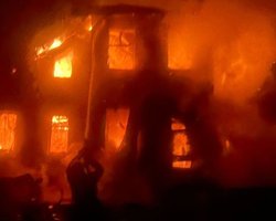 РФ атакувала Україну ракетами та "Шахедами": є постраждалі, на Дніпропетровщині горів храм (фото)