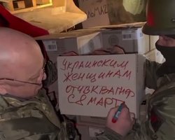 Верх цинизма: Пригожин "подарил" украинкам украденное в Бахмуте игристое вино (видео)