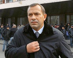 Клюев пообещал отремонтировать дороги к концу 2011 года