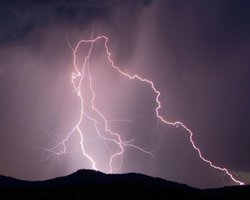 В Бразилии удар молнии убил четверых