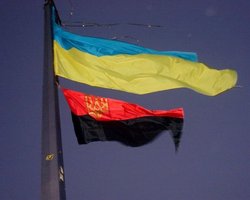 В Тернополе отныне хотят поднимать бандеровский флаг вместе с сине-желтым