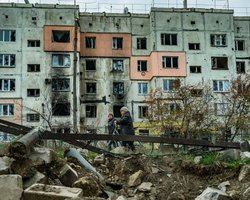 25 авіабомб за 1,5 години: росіяни вдень знову обстріляли Херсонську область (фото)