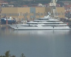 Временно отплывала: в АРМА объяснили движение яхты Медведчука в Хорватии (фото)