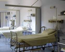 Харчувались у розважальному закладі: у Львові спалах кишкової інфекції, люди у лікарнях