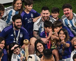 Месси признали лучшим футболистом ЧМ-2022, Мбаппе получил "Золотую бутсу"