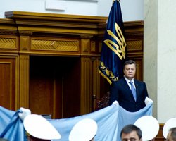 Сайт Януковича проигнорировал оппозиционные плакаты с Тимошенко