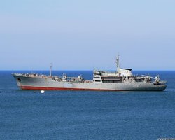 ФСБ России заявила, что корабль ВМС Украины идет "без разрешения" в Керченский пролив (обновлено)