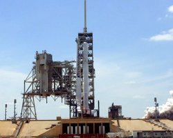 SpaceX отправила на МКС грузовой корабль и успешно посадила первую ступень Falcon 9