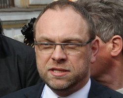 Тимошенко на посту премьера получала больше, чем Азаров, - Кабмин