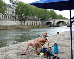 В Париже появился антикризисный пляж