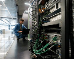 Хакерской атаки не было: СМИ узнали причину масштабного сбоя в онлайн-системах Украины