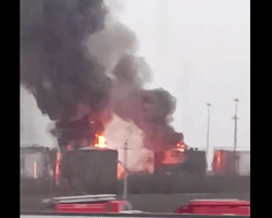 НПЗ під Ростовом гасять 109 осіб: БПЛА атакував завод із відпуску нафти для армії (відео)