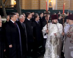 Литвина увезла из Лавры машина скорой помощи