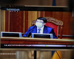 Кадры и законы для МВФ. Рада собралась на третье за сутки внеочередное заседание