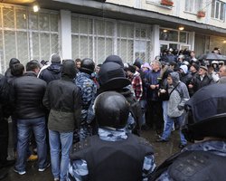 Пересчет в окружкоме №223: милиция кордоном оттеснила наблюдателей и журналистов 