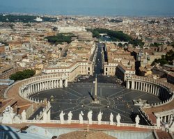 Ватикан не будет поддерживать отношения с неканонической церковью в Украине, - СМИ