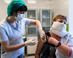 1000  гривен за вакцинацию получат не все: в "Слуге народа" уточнили детали (обновлено)