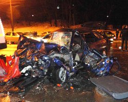 В Киеве столкнулись три автомобиля. Погибли два человека