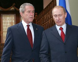 Путин сам хотел в НАТО, но не хотел видеть там Украину: опубликованы его переговоры с Бушем