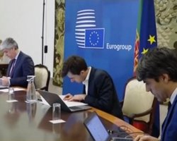 ЕС выделит 500 млрд евро на спасение экономики: это втрое меньше чем просил центробанк