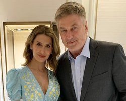 Дружина Алека Болдвіна вперше прокоментувала смерть Галини Гатчінс