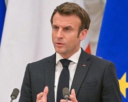 "Было бы полезно": Макрон заявил о необходимости возобновить диалог с Путиным