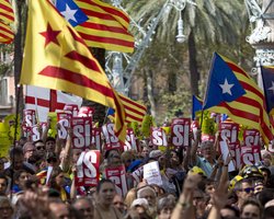 Арестованные каталонские политики просят их освободить