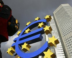 Курс евро: эксперты советуют  покупать