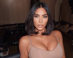 Ким Кардашьян призвала поклонников звонить в Белый дом и Конгресс из-за войны в Нагорном Карабахе