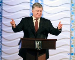 Кремль корчит от нашей автокефалии, - Порошенко