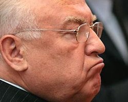 На Украину влияют, как минимум, 15 иностранцев