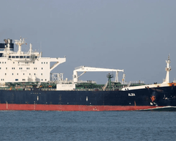 Как выглядит танкер Ursus Maritimus после атаки дронов ВСУ: черное пятно на весь борт (фото)