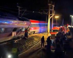 В Испании одновременно два скоростных поезда сошли с рельсов: есть погибшие (видео)